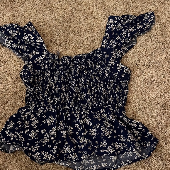 Cute floral tank! - Picture 2 of 3